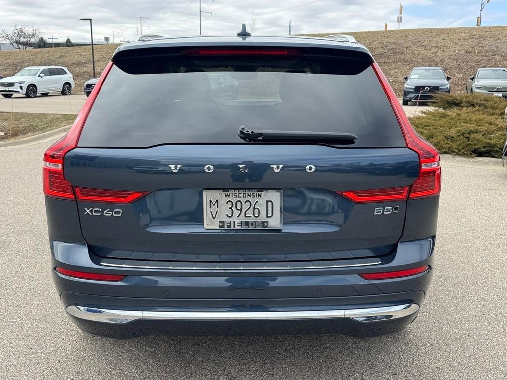 Used 2023 Volvo XC60 B5 Plus image 3