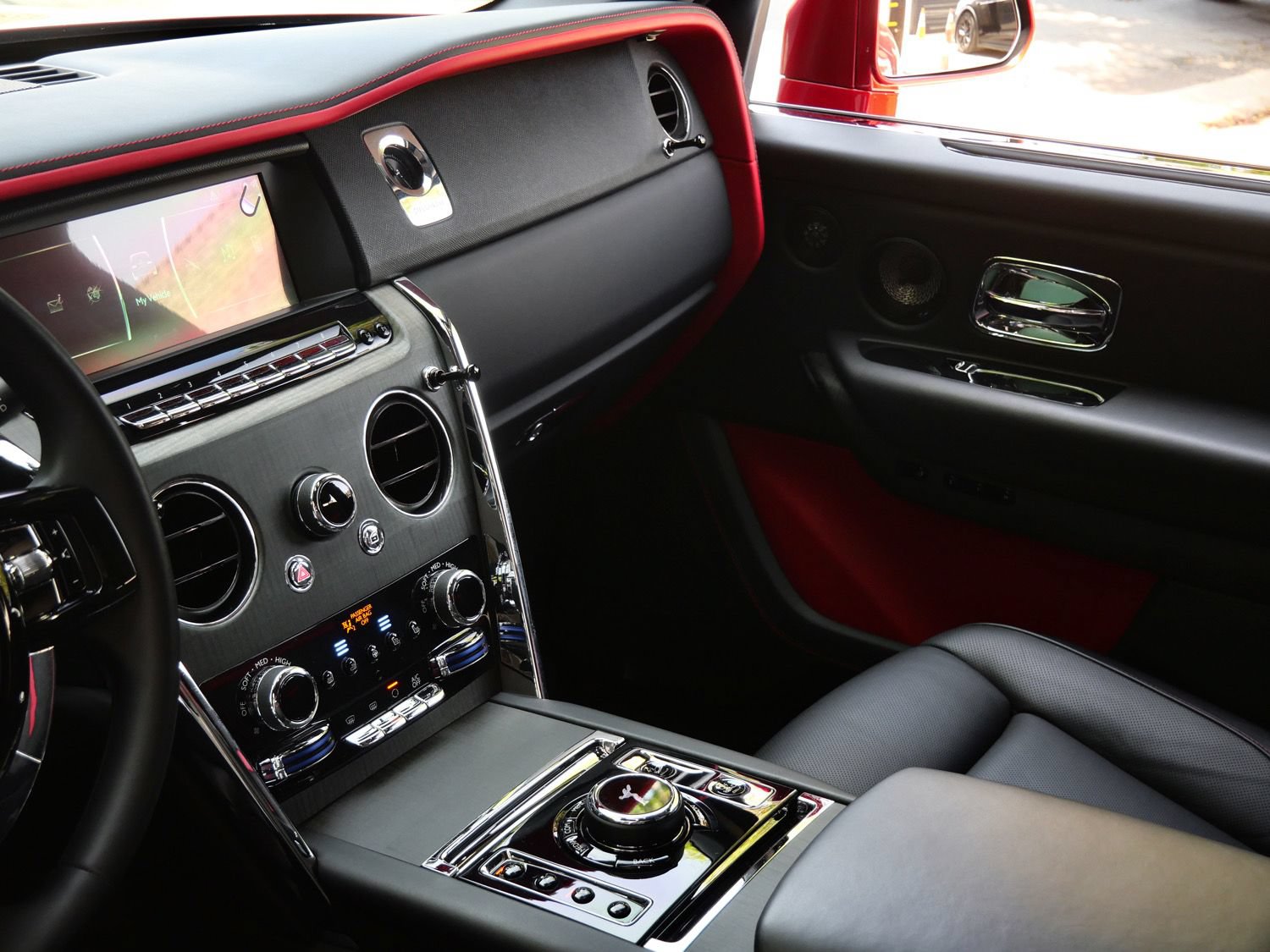 Used 2023 Rolls-Royce Cullinan AWD/4WD image 25