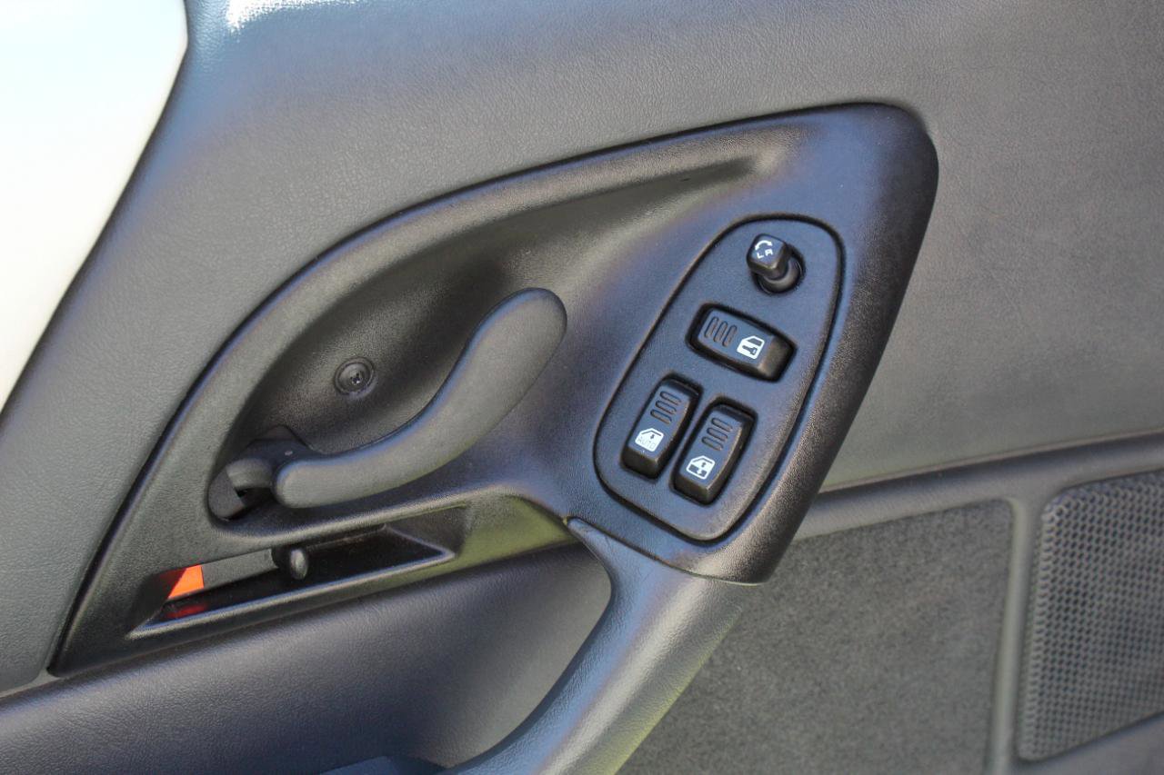 Used 1993 Chevrolet Camaro Z28 image 36