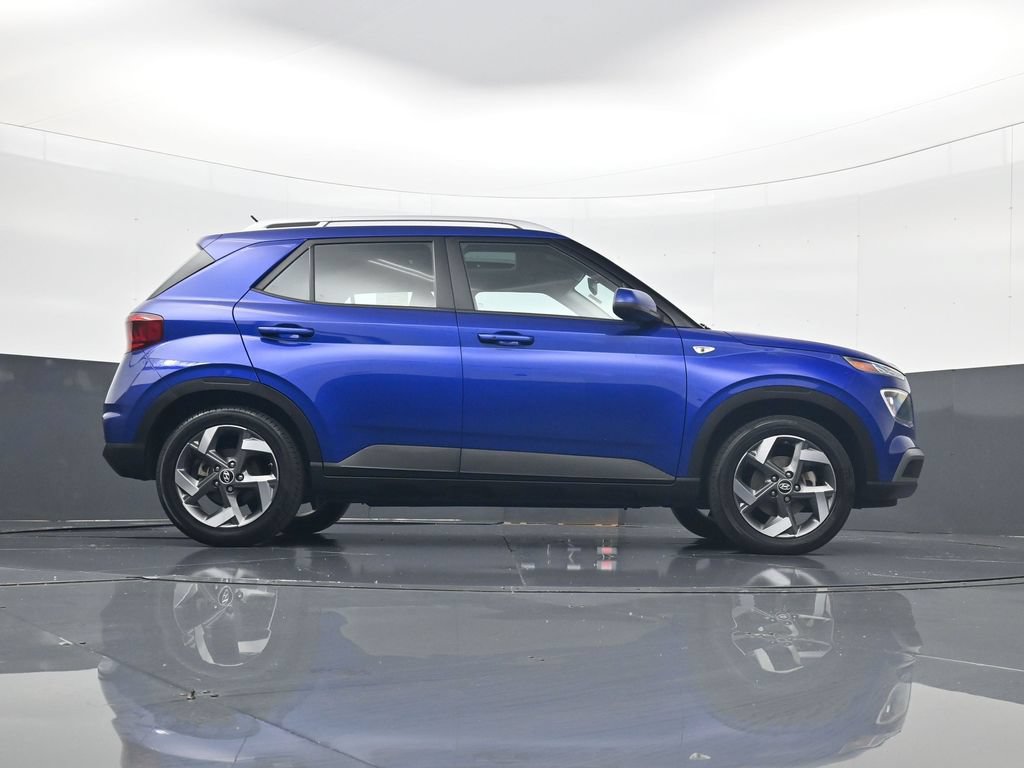 Certified 2024 Hyundai Venue SEL FWD image 25