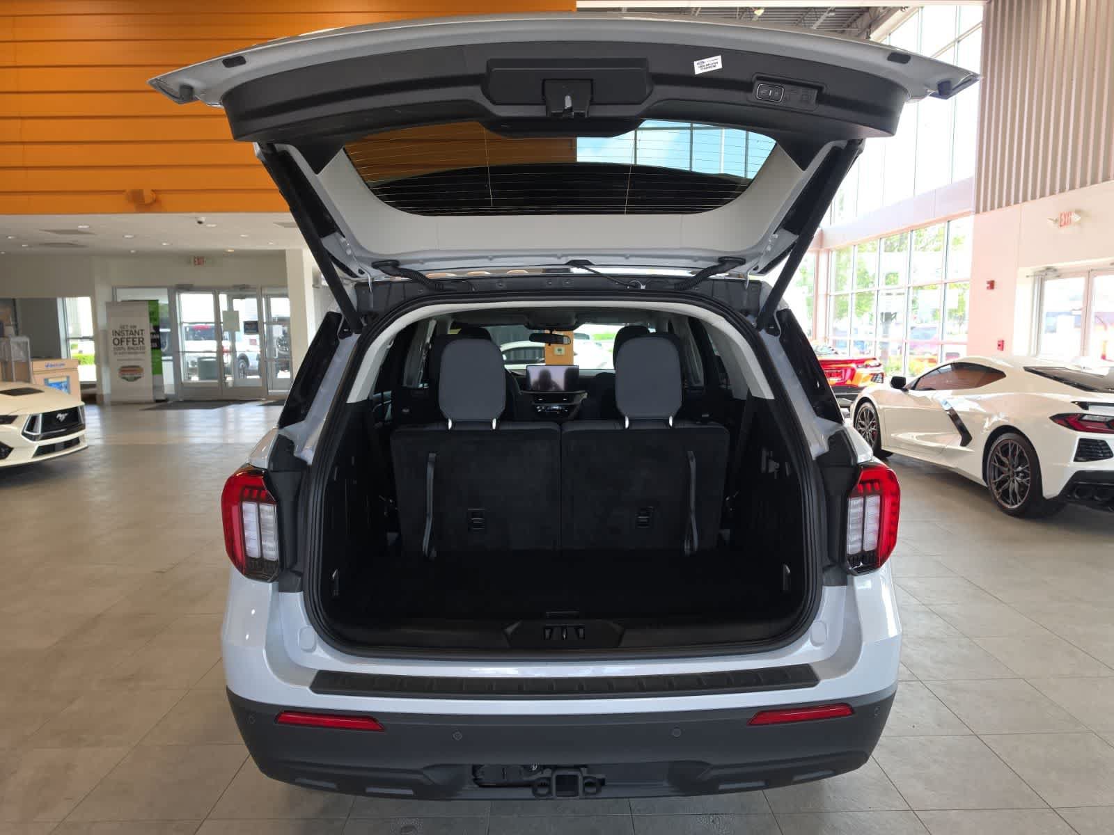 Used 2026 Ford Explorer Active AWD/4WD image 31