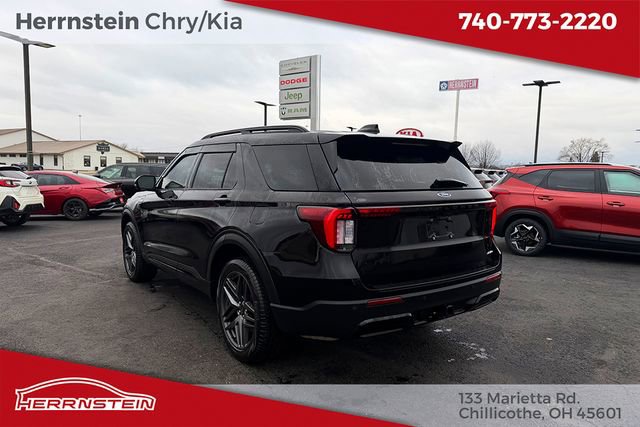 Used 2025 Ford Explorer ST-Line w/ Premium Package image 5