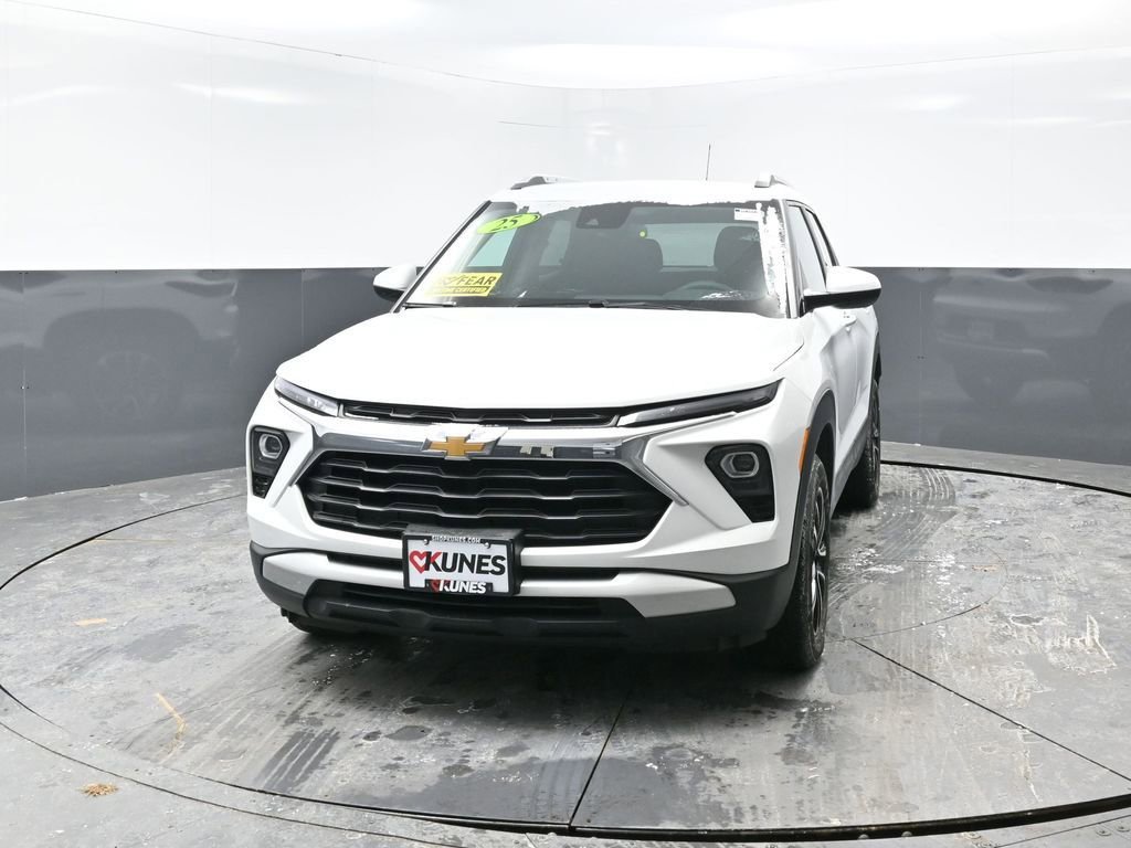 Used 2025 Chevrolet TrailBlazer LT w/ Driver Confidence Package image 8