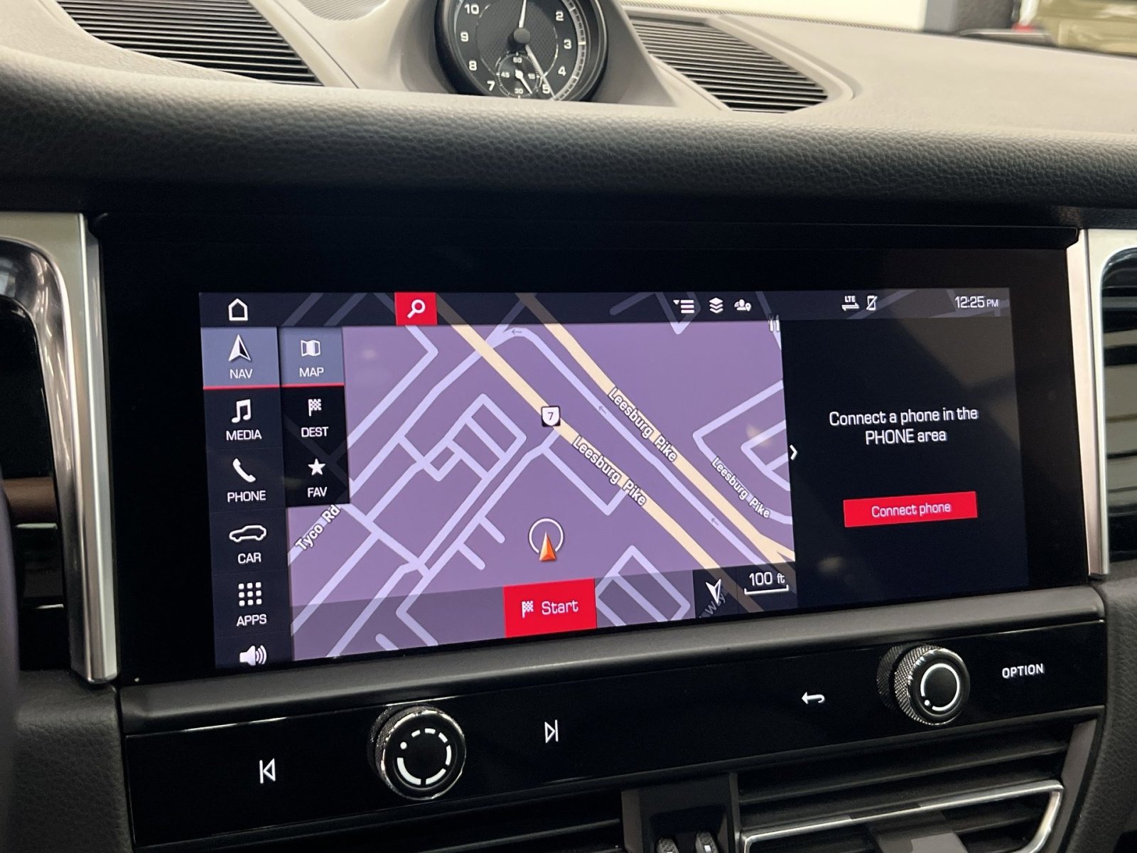 Used 2024 Porsche Macan Base image 19