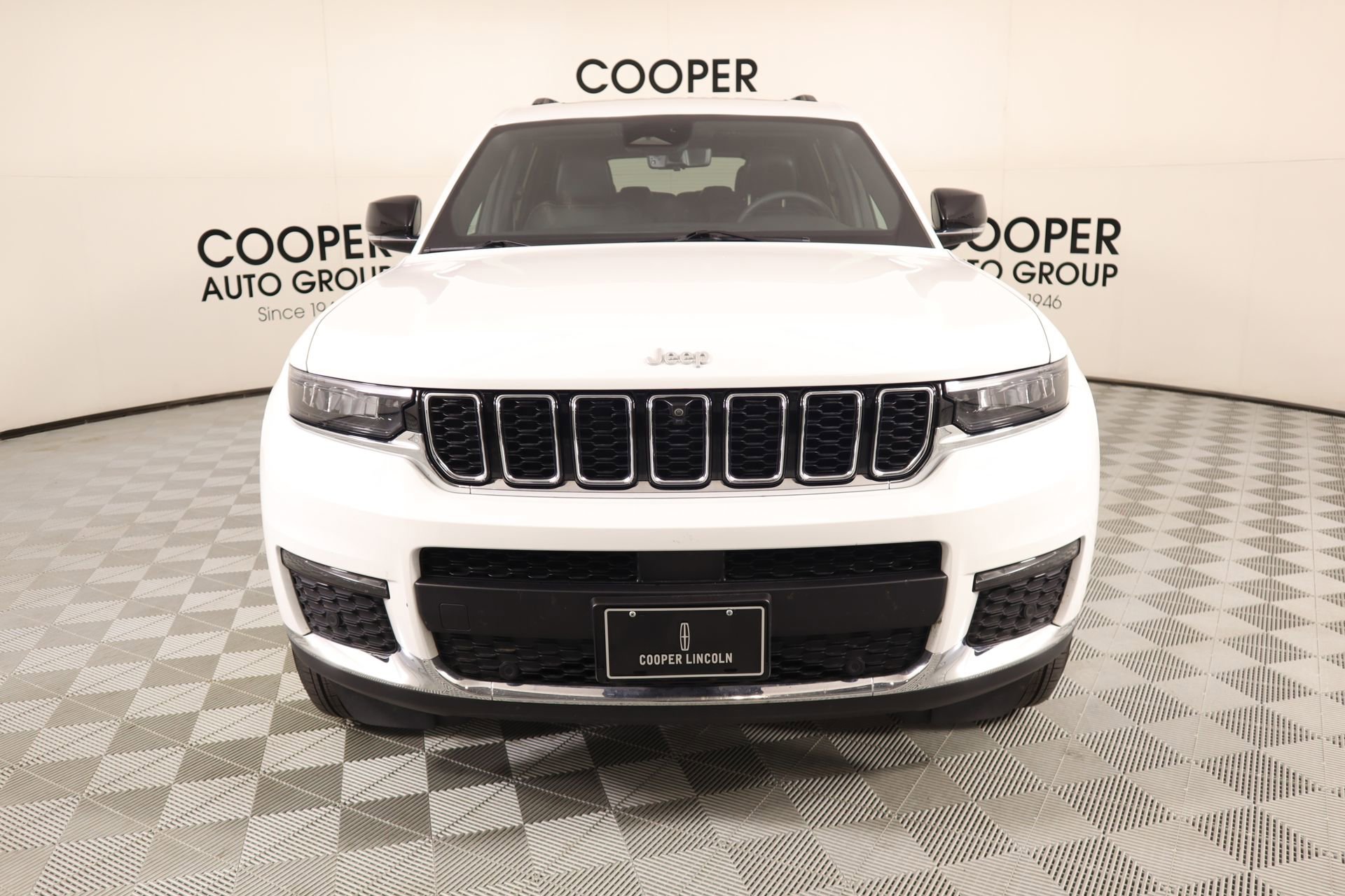 Used 2024 Jeep Grand Cherokee L Limited w/ Luxury Tech Group II image 10