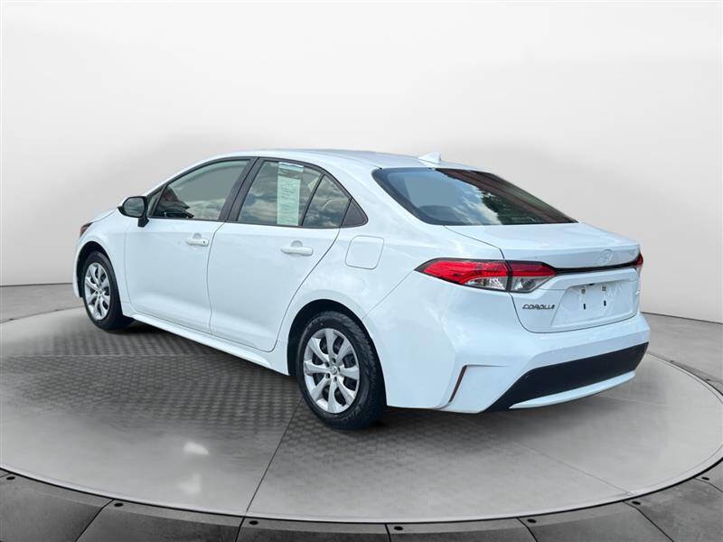 Used 2021 Toyota Corolla LE FWD image 3