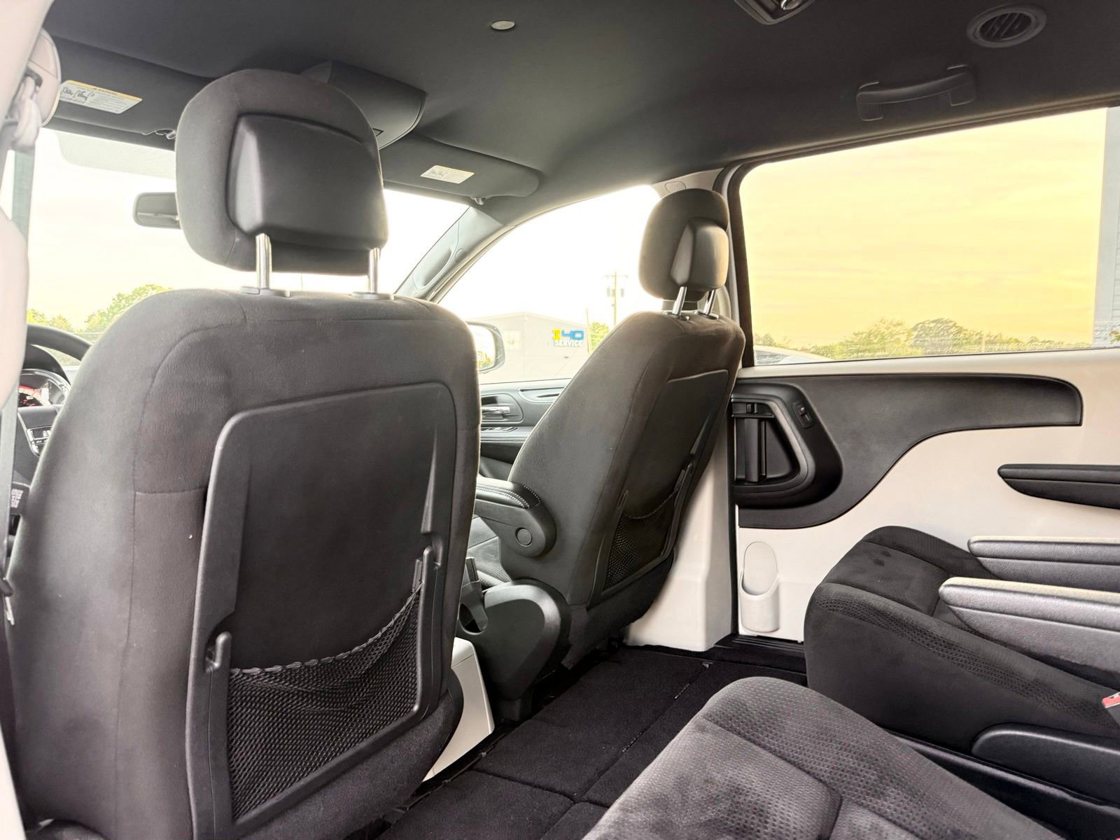 Used 2016 Dodge Grand Caravan SE FWD image 18