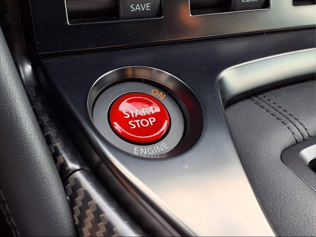 Certified 2021 Nissan GT-R Premium image 22