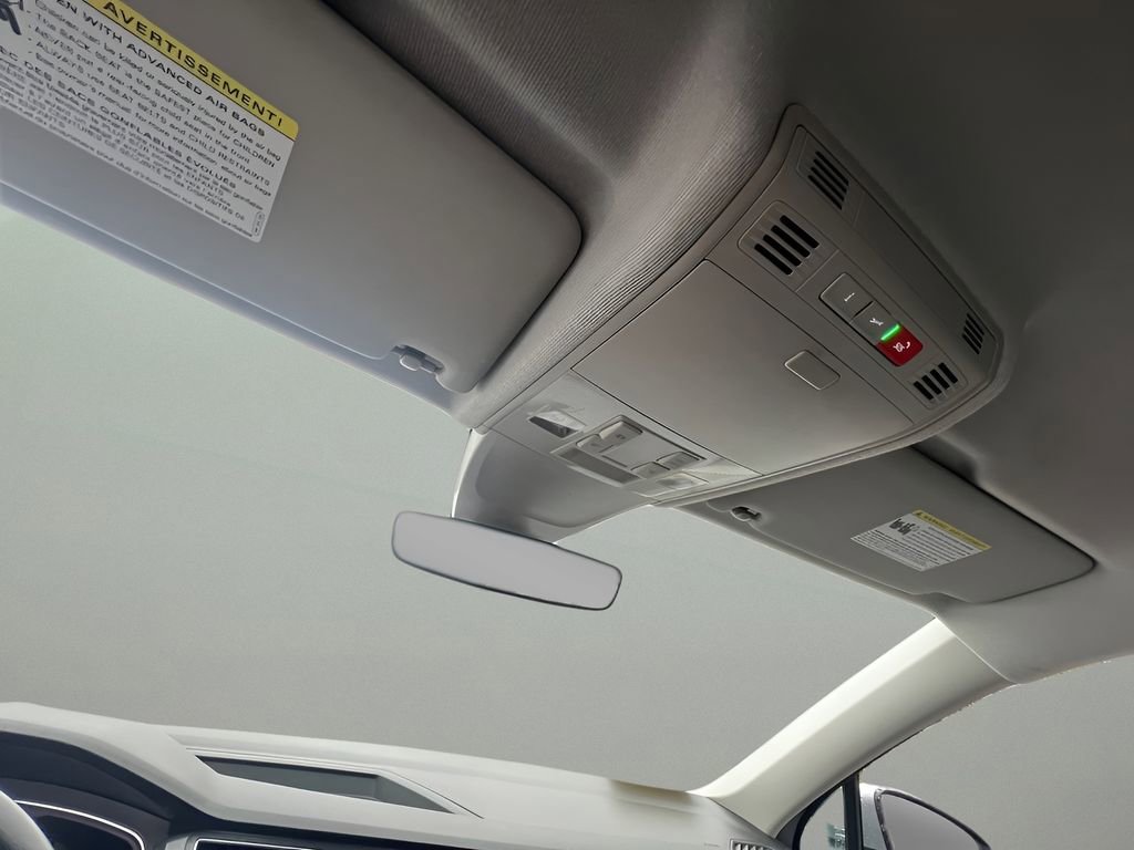 Used 2023 Volkswagen Tiguan SE image 17