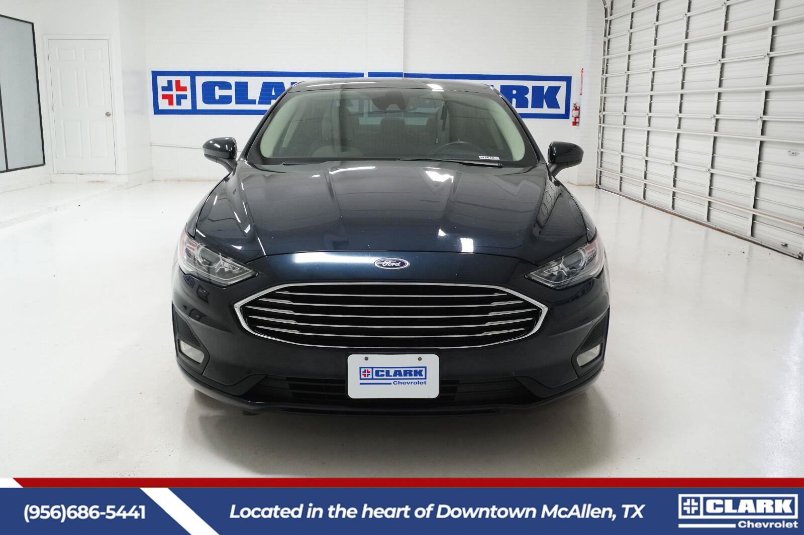 Used 2020 Ford Fusion SE w/ Equipment Group 151A FWD image 2