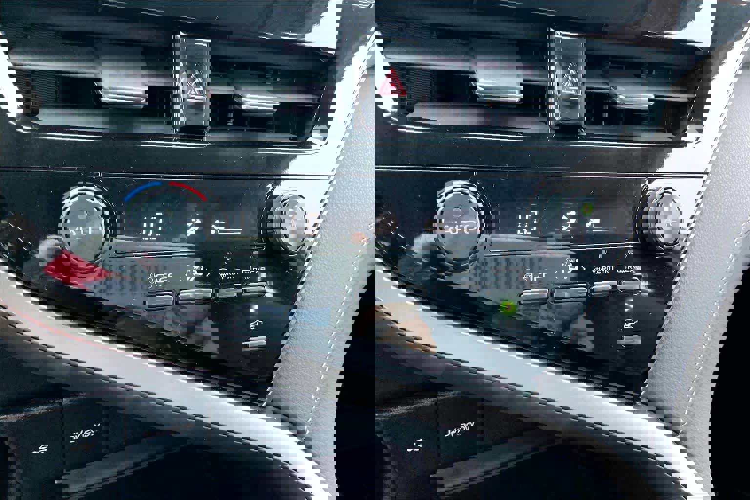 Used 2021 Toyota Camry SE image 32