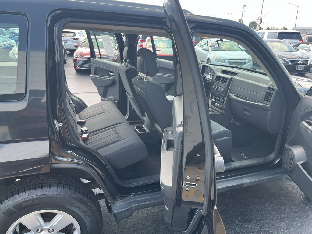 Used 2012 Jeep Liberty Sport AWD/4WD image 31
