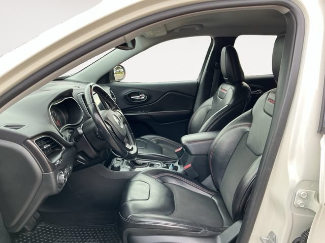 Used 2019 Jeep Cherokee Trailhawk w/ Comfort & Convenience Group AWD/4WD image 11
