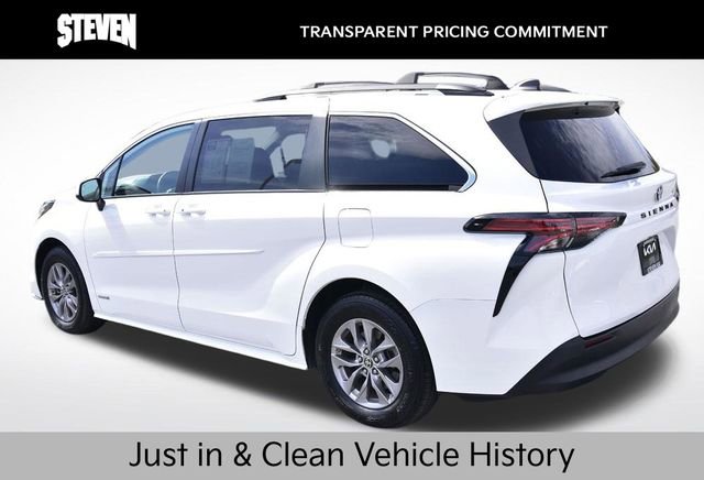 Used 2021 Toyota Sienna LE image 3