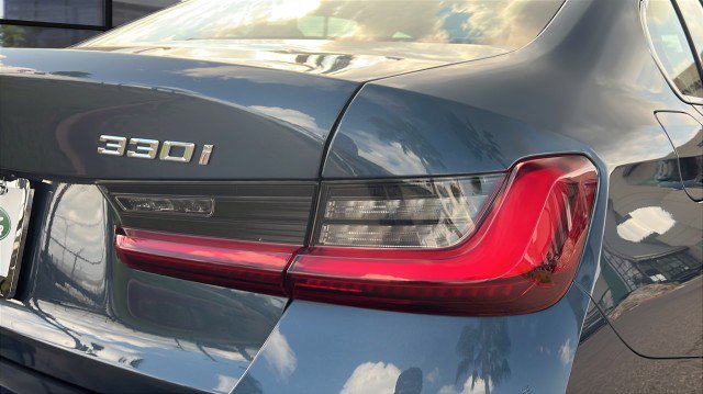 Used 2025 BMW 330i Sedan image 2