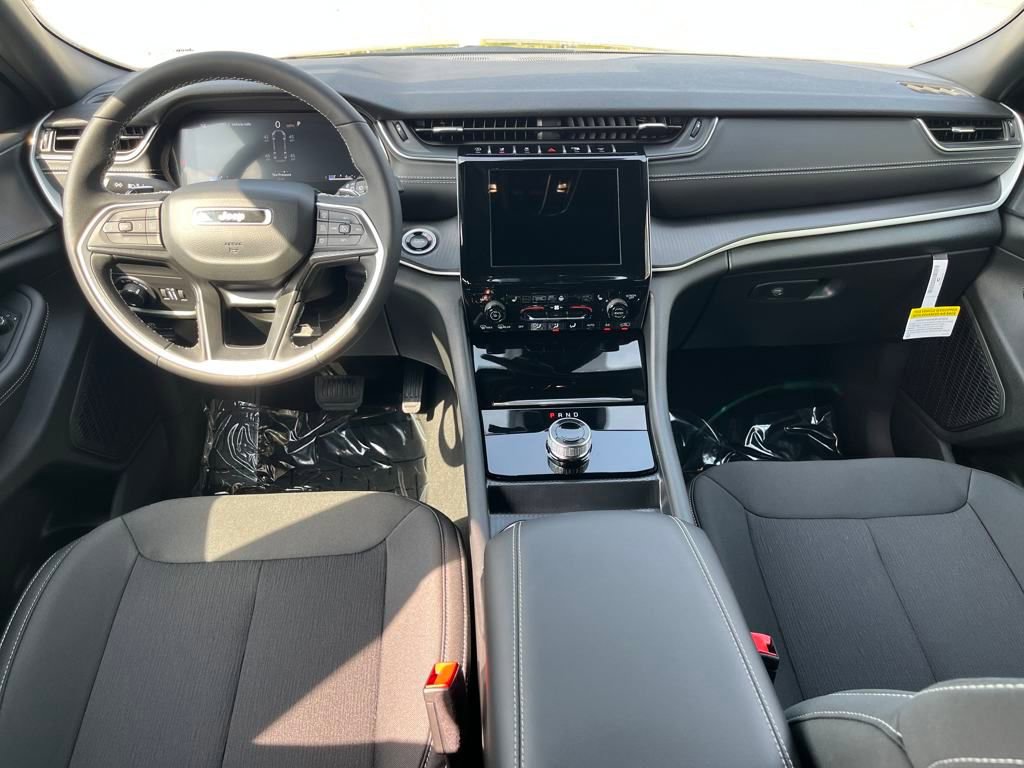 New 2025 Jeep Grand Cherokee L Laredo w/ Luxury Tech Group I image 28