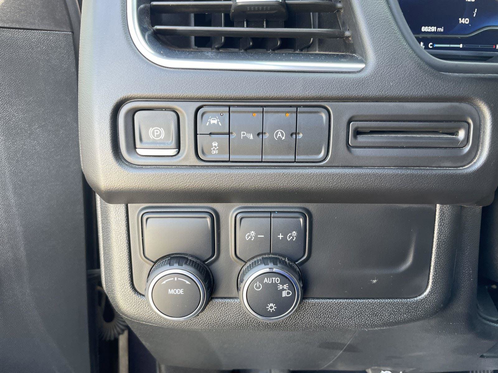 Used 2024 Chevrolet Suburban LT image 20