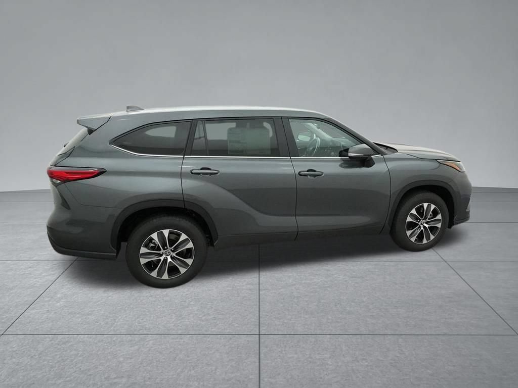 Used 2023 Toyota Highlander XLE FWD image 12