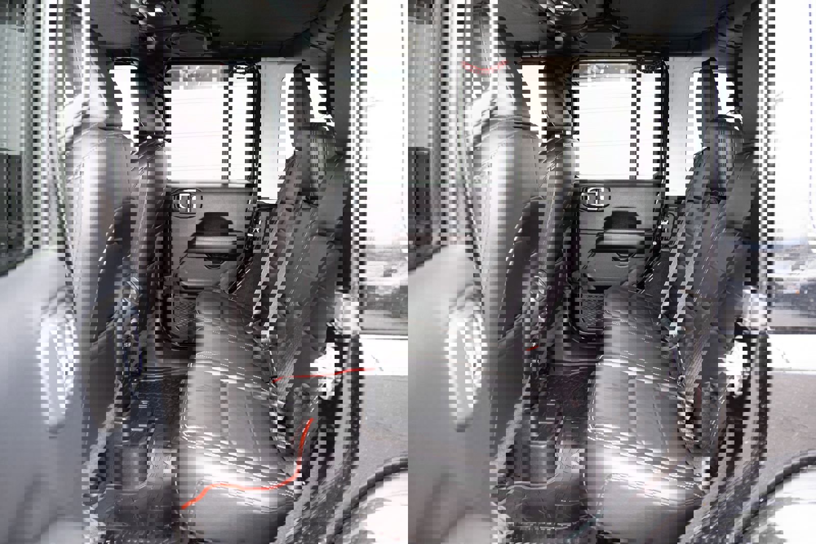 Used 2018 Jeep Wrangler Unlimited Sahara w/ Uconnect 4C Nav & Sound Group image 13