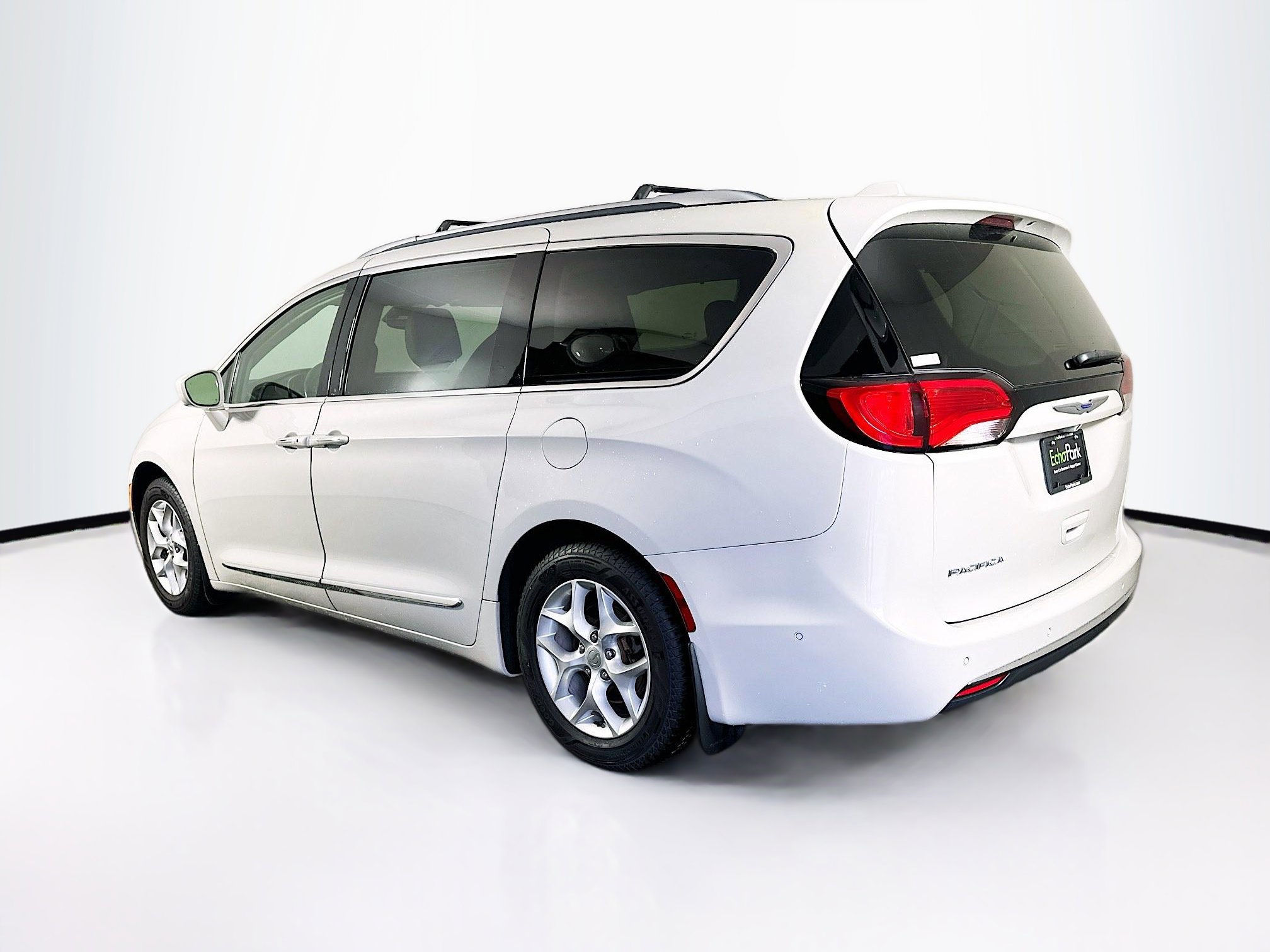 Used 2019 Chrysler Pacifica Touring-L Plus w/ Advanced Safetytec Group FWD image 5