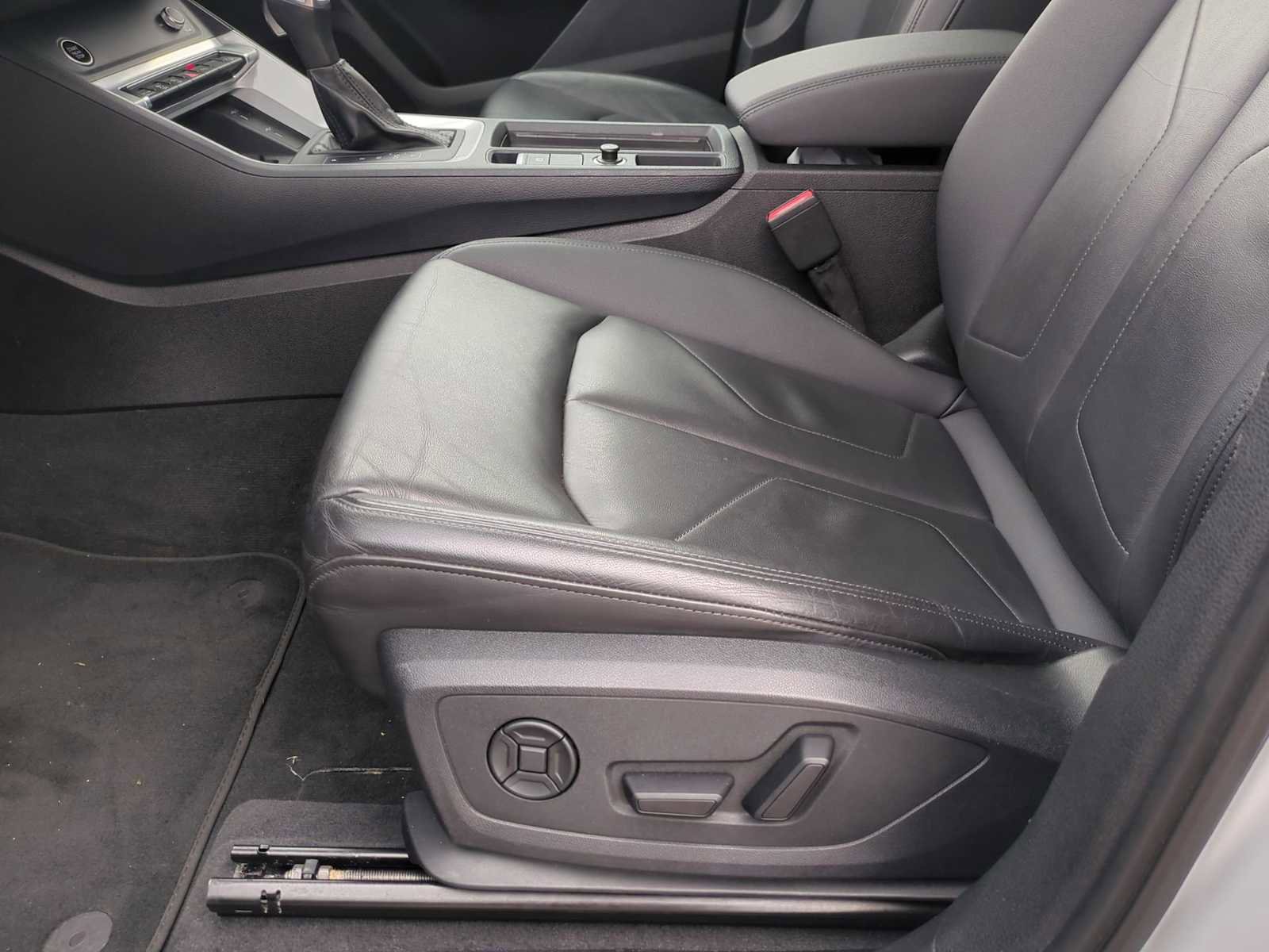 Used 2024 Audi Q3 2.0T Premium image 19