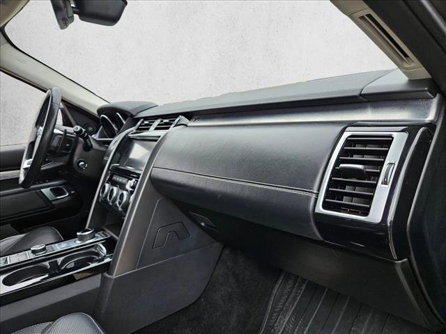 Used 2017 Land Rover Discovery First Edition image 23