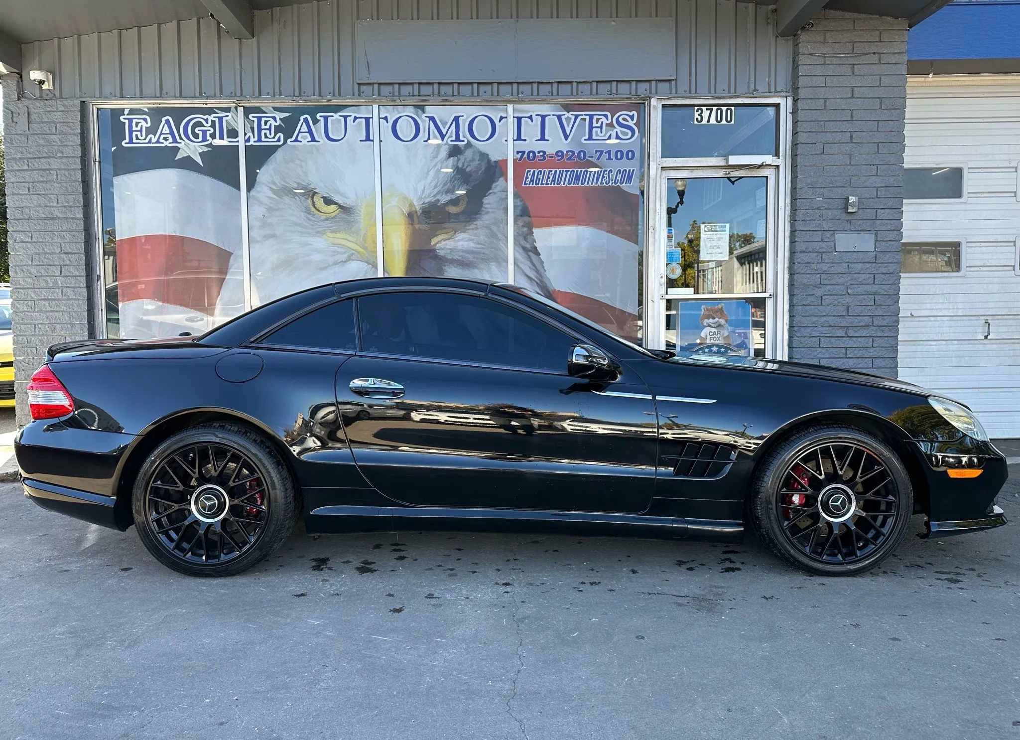 Used 2011 Mercedes-Benz SL 550 image 2