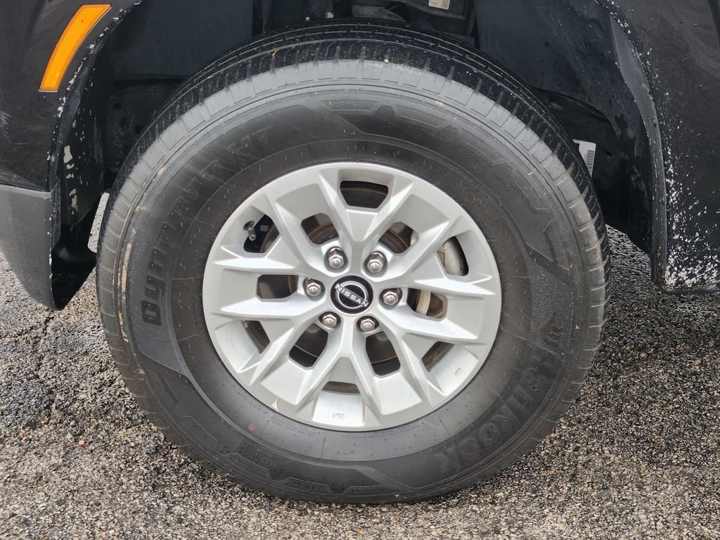 Used 2024 Nissan Frontier SV image 12