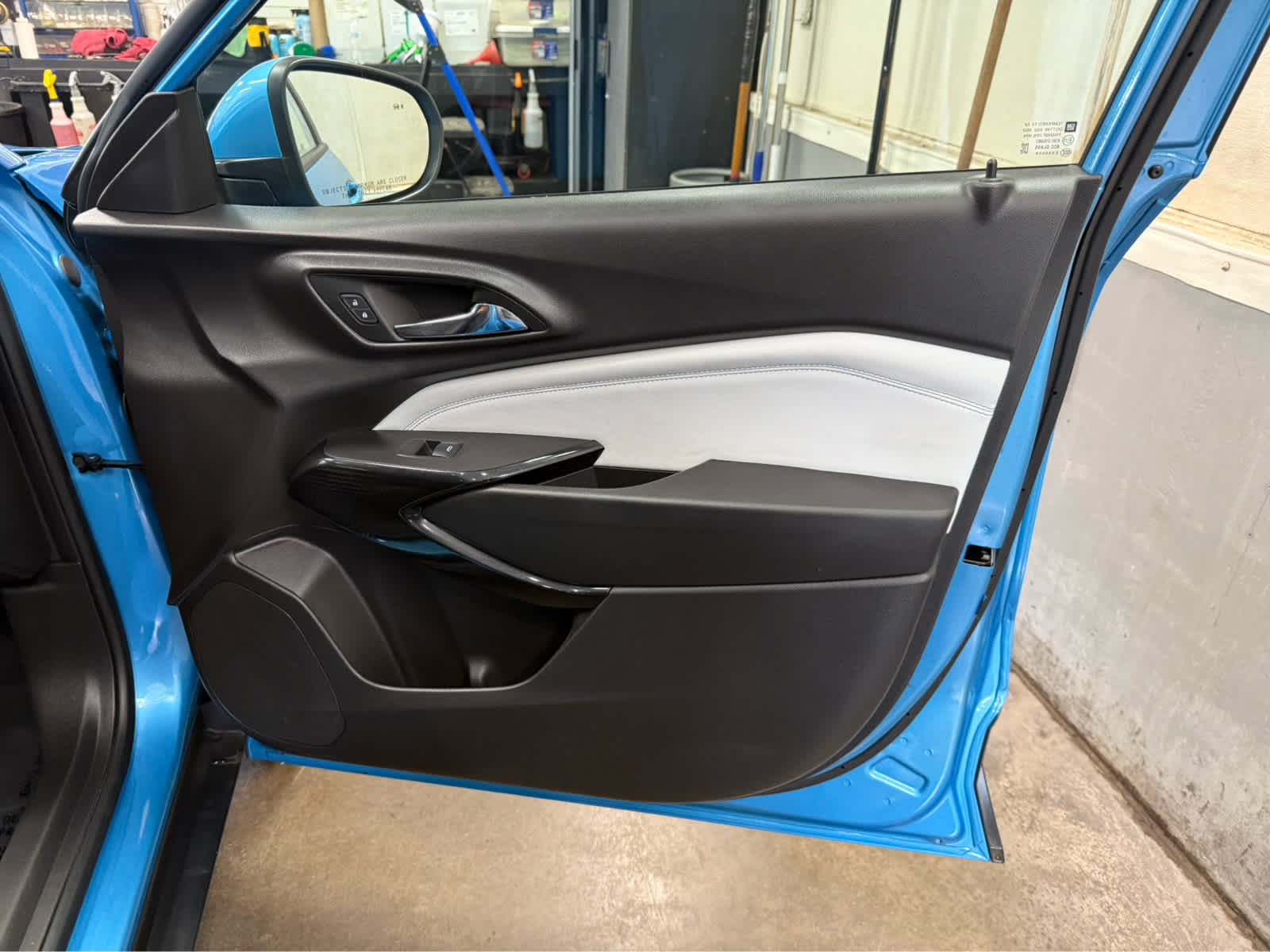 Used 2025 Chevrolet Trax LT w/ Driver Confidence Package FWD image 29