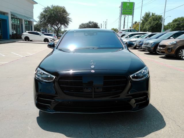 Used 2024 Mercedes-Benz S 580 4MATIC Sedan w/ AMG Line image 3