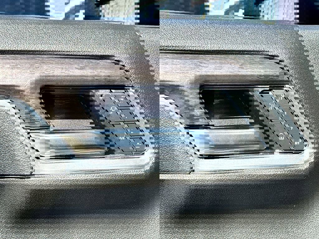 Used 2025 Chevrolet Silverado 2500 LTZ w/ LTZ Premium Package image 13