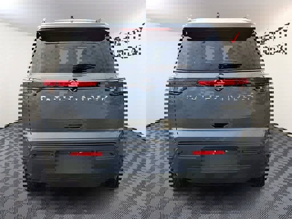 Used 2025 Nissan Pathfinder SV image 5