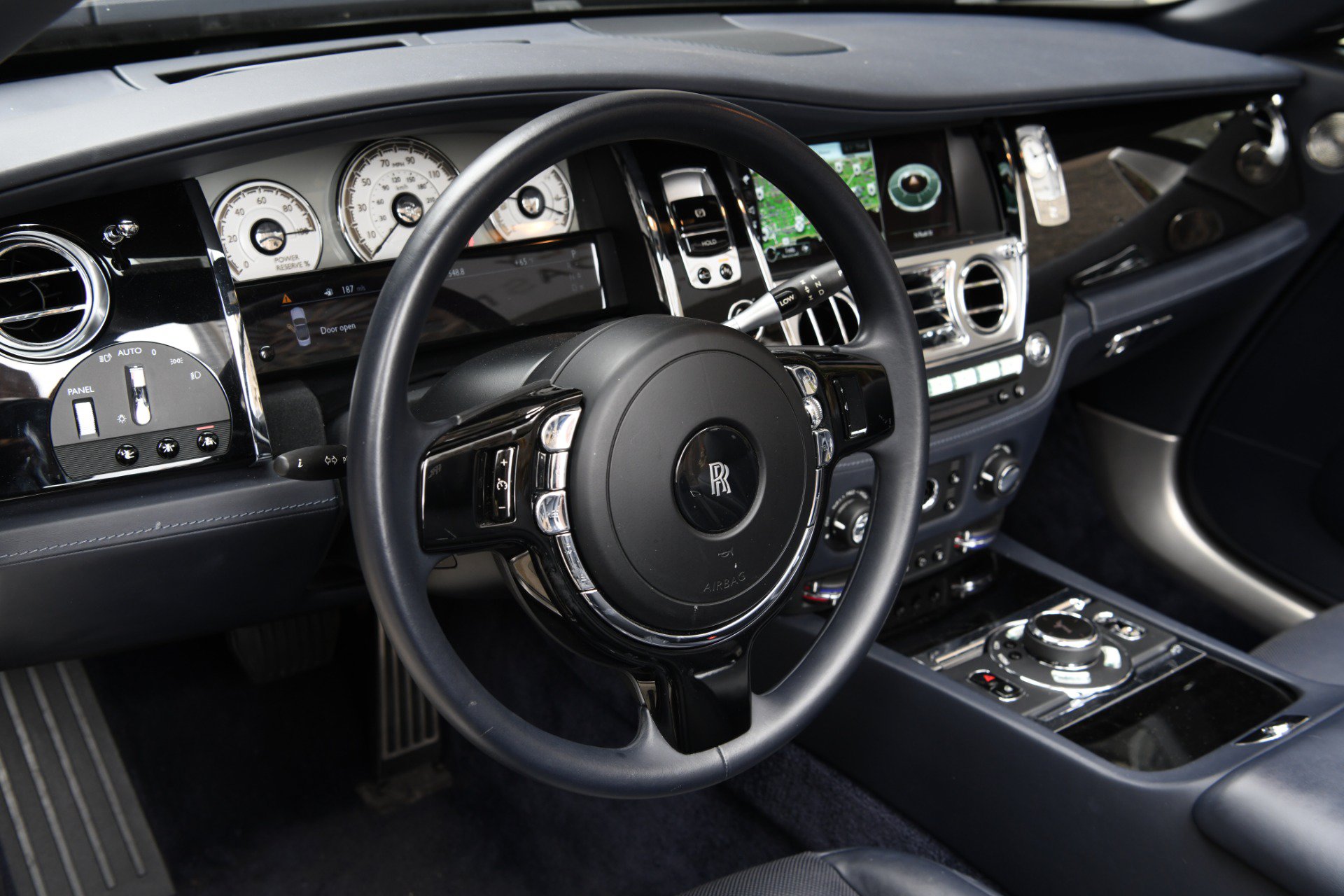 Used 2020 Rolls-Royce Dawn RWD image 11