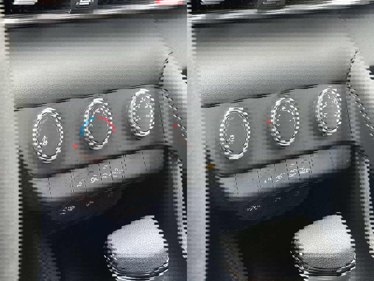 Used 2024 Hyundai Elantra SE image 7