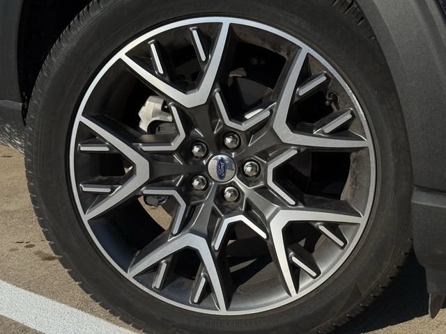 Used 2025 Ford Explorer Platinum w/ Ultimate Package AWD/4WD image 9