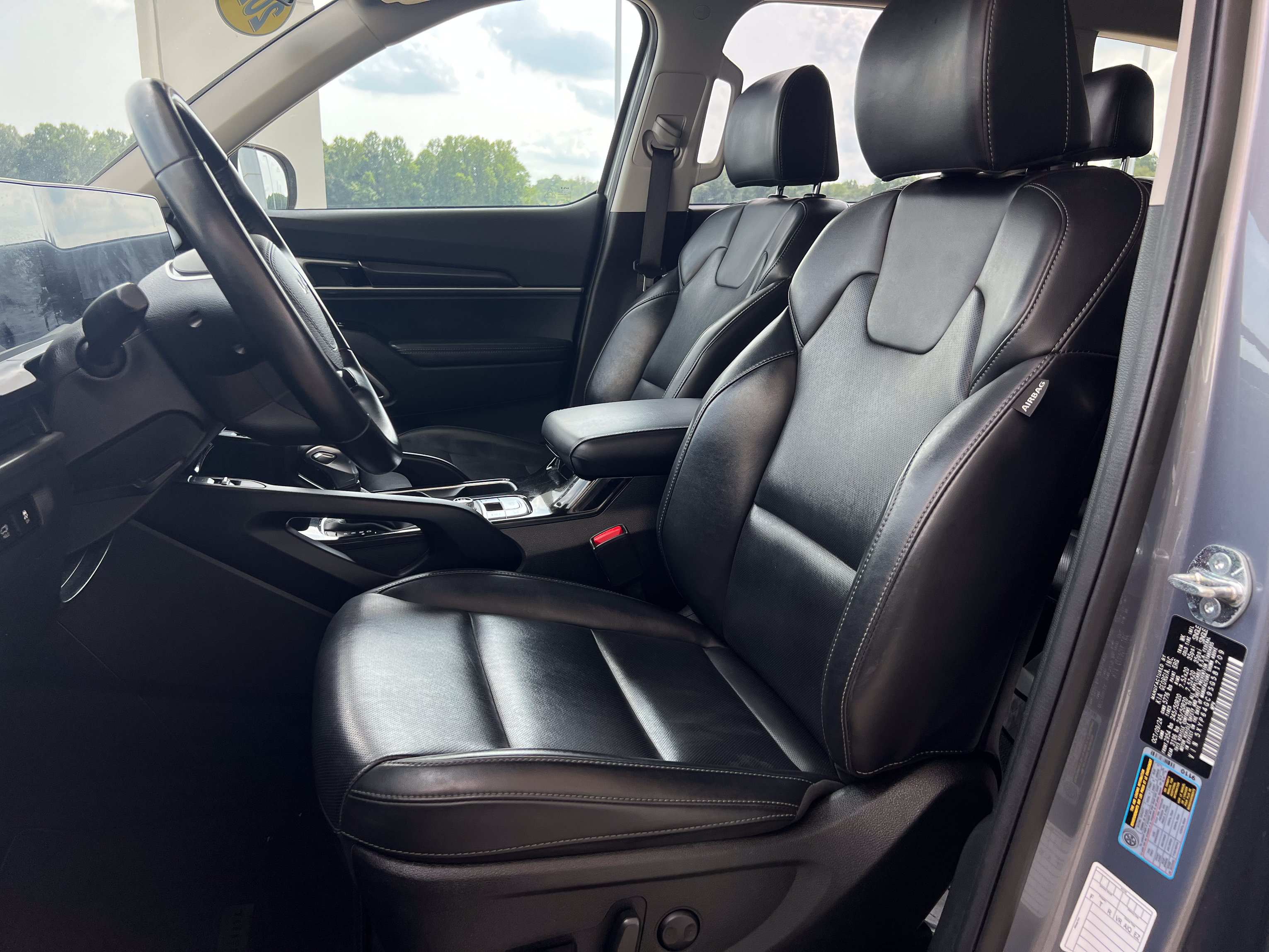Used 2025 Kia Telluride S FWD image 17