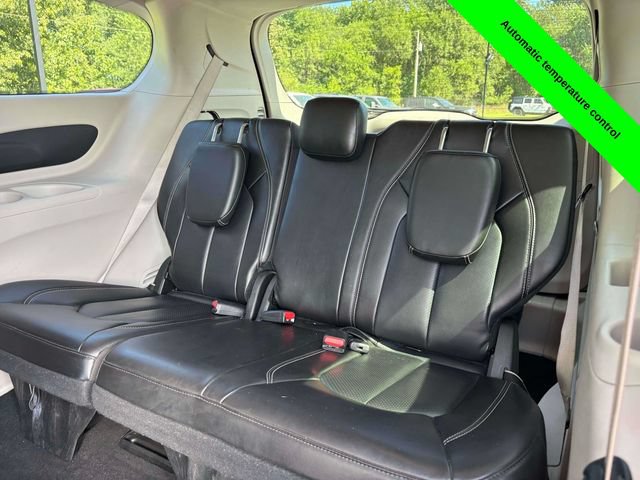 Used 2023 Chrysler Pacifica Touring-L FWD image 24
