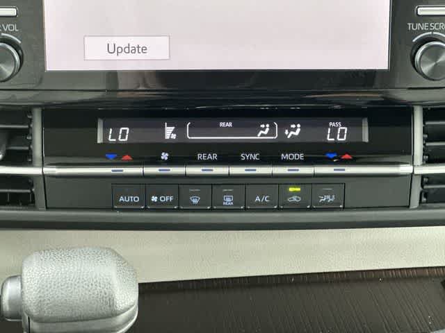 Used 2022 Toyota Sienna LE AWD/4WD image 13