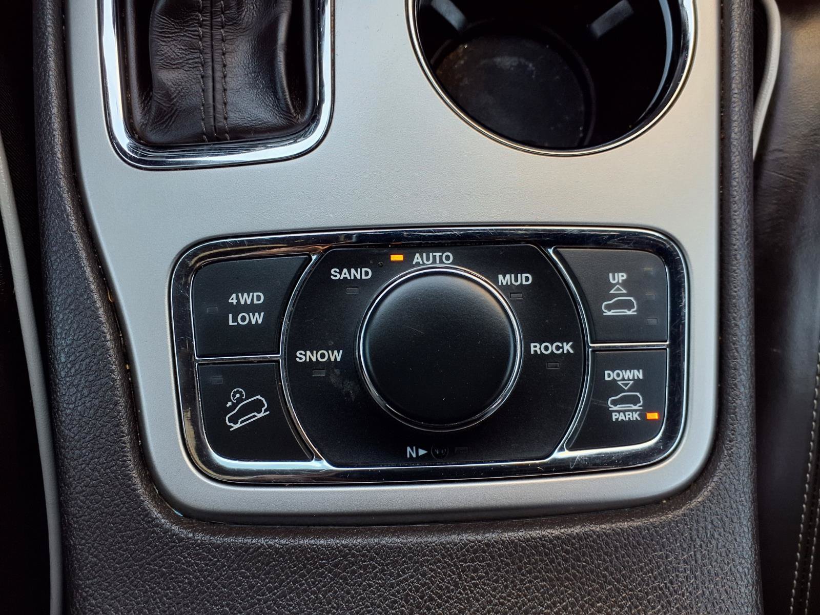 Used 2019 Jeep Grand Cherokee Overland AWD/4WD image 26