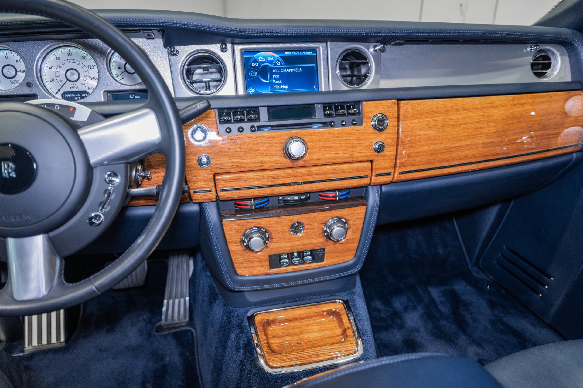 Used 2011 Rolls-Royce Phantom Sedan RWD image 55