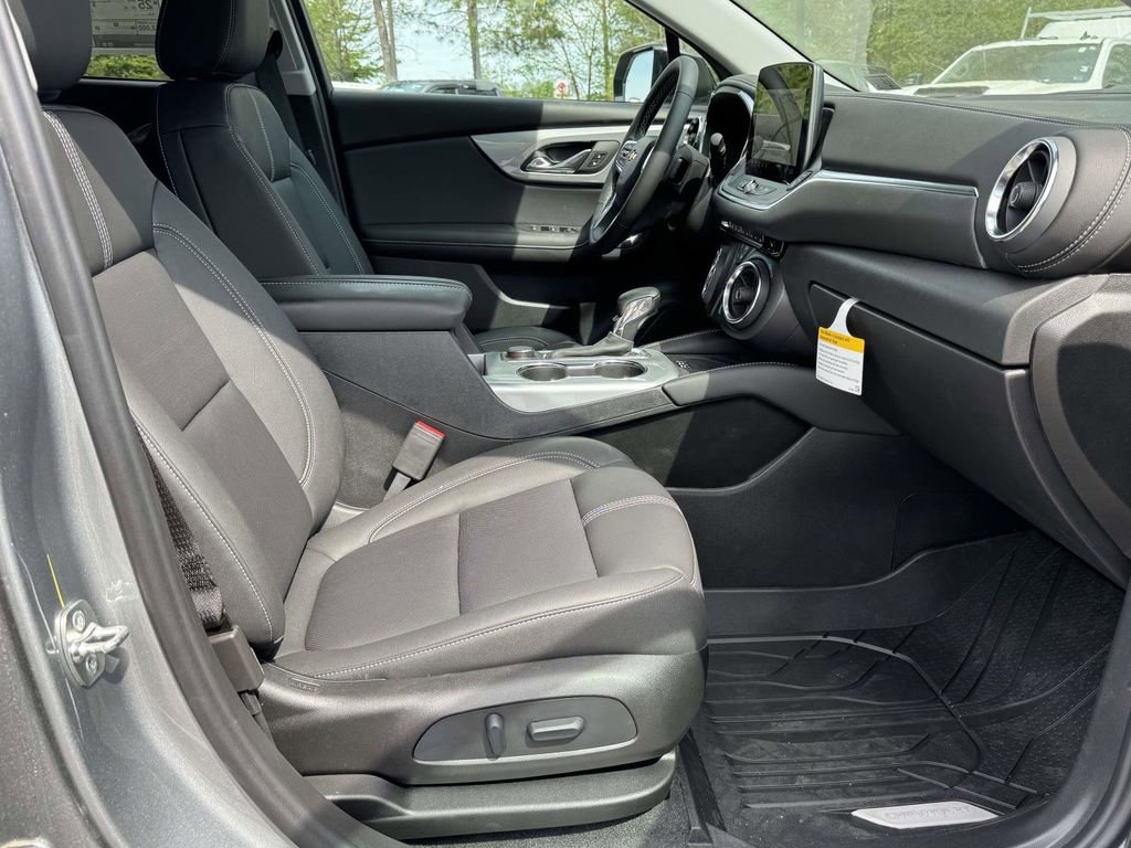 New 2026 Chevrolet Blazer LT w/ Sound & Technology Package FWD image 13
