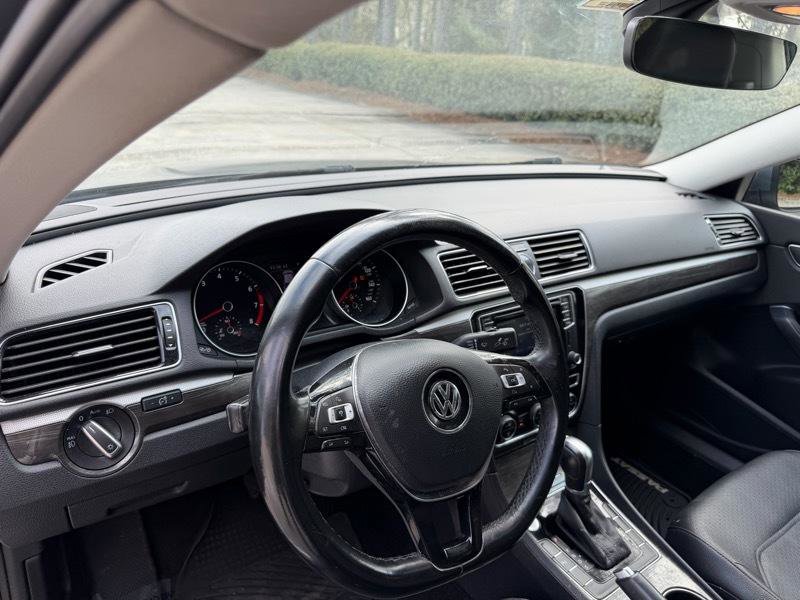Used 2017 Volkswagen Passat 1.8T SE FWD image 19