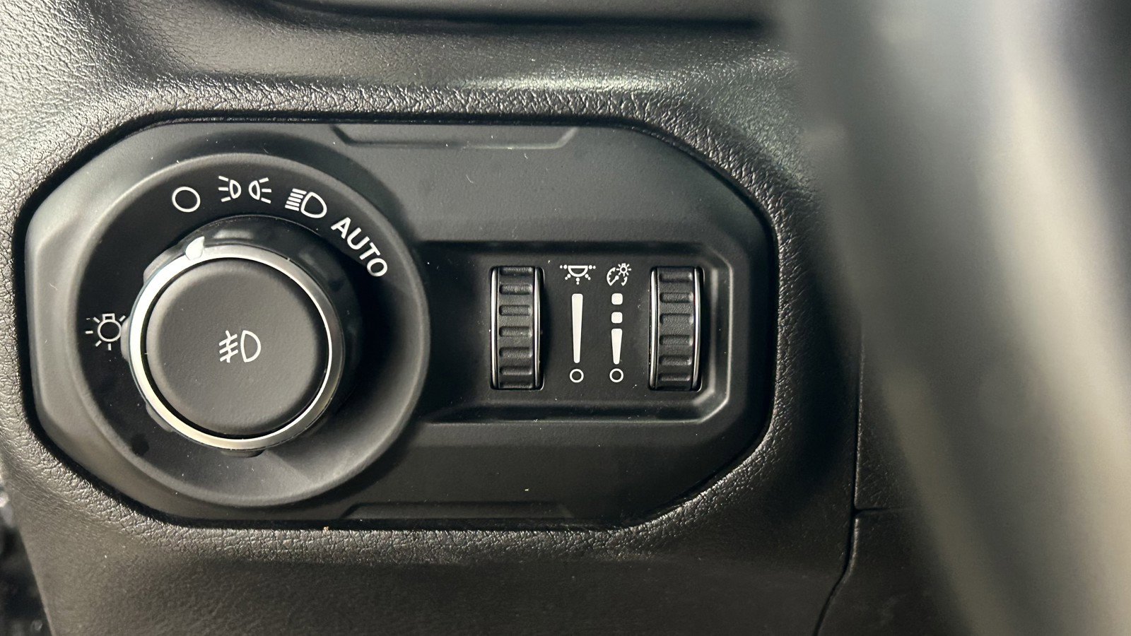 Used 2018 Jeep Wrangler Unlimited Sahara AWD/4WD image 20