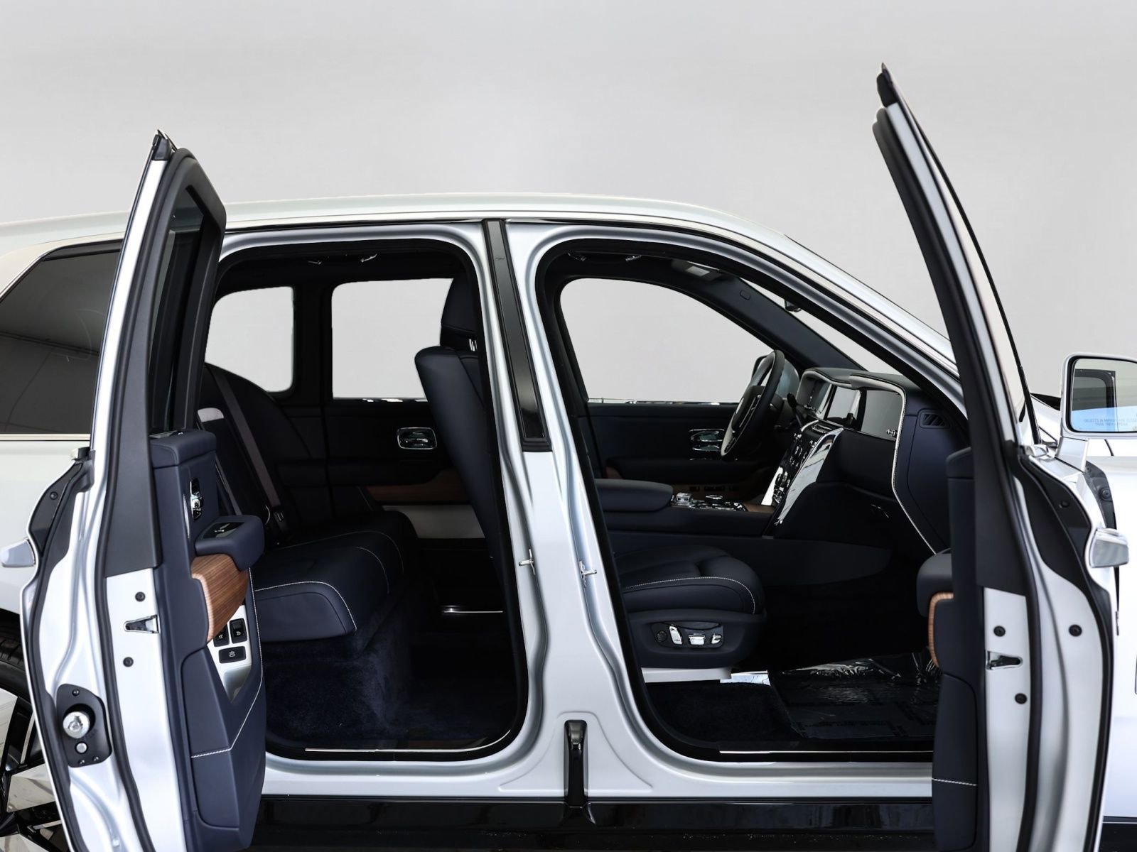 New 2026 Rolls-Royce Cullinan AWD/4WD image 49