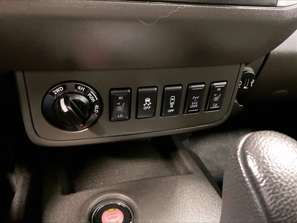 Used 2020 Nissan Frontier PRO-4X AWD/4WD image 27