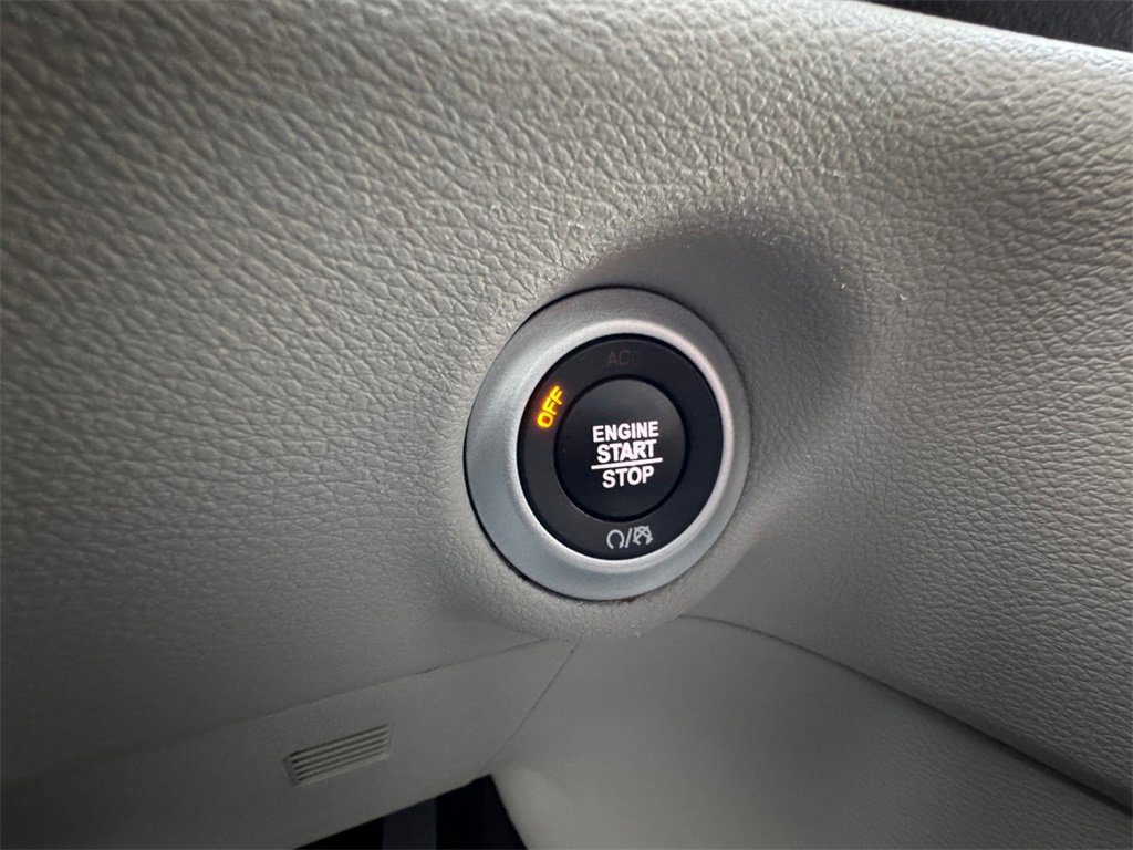 Used 2022 Chrysler Pacifica Touring-L image 25