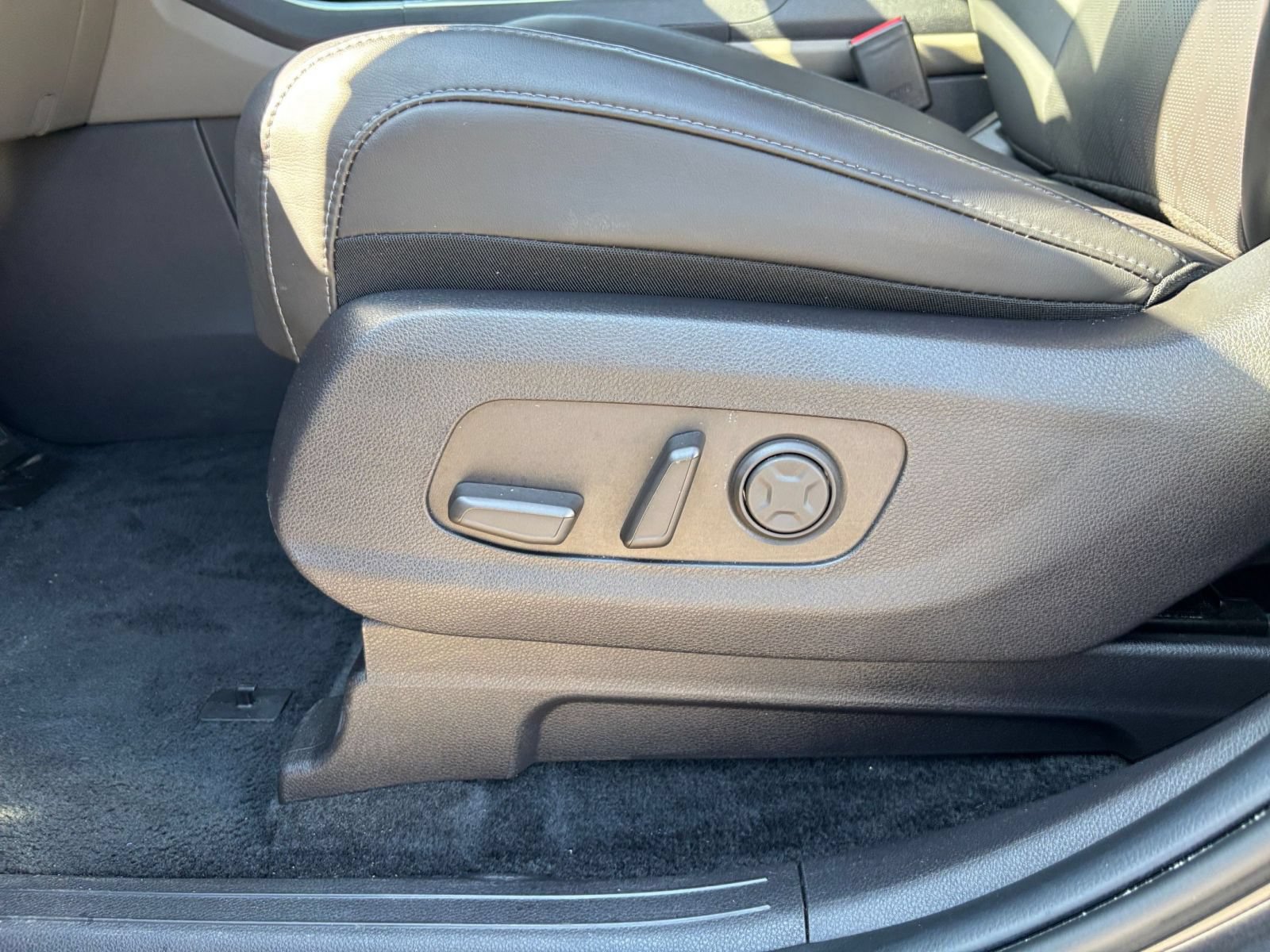 Used 2026 Kia Carnival FWD image 23