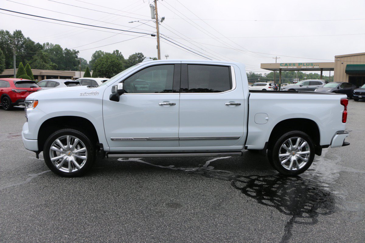 Used 2026 Chevrolet Silverado 1500 High Country AWD/4WD image 2