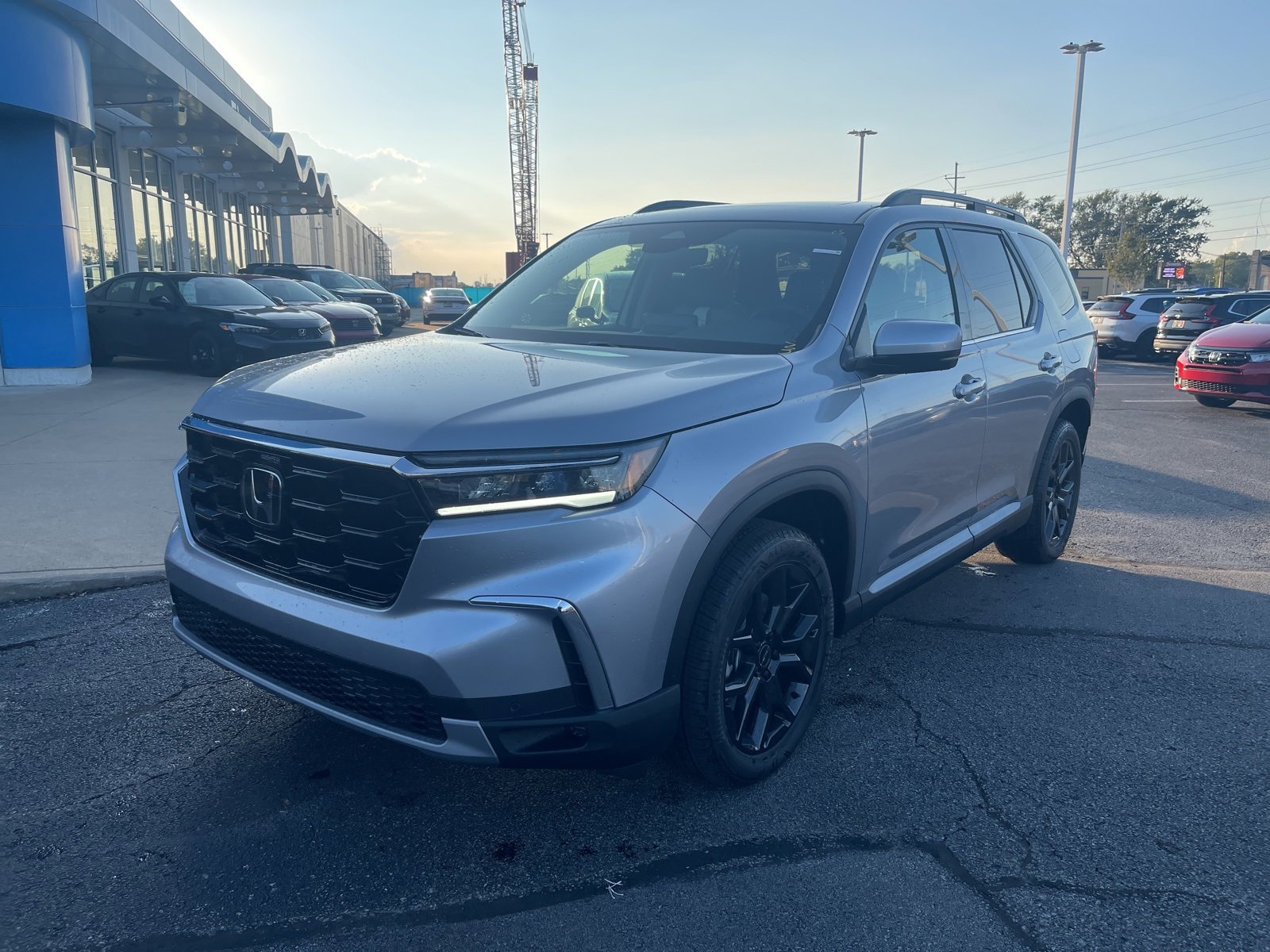 New 2025 Honda Pilot Touring image 2