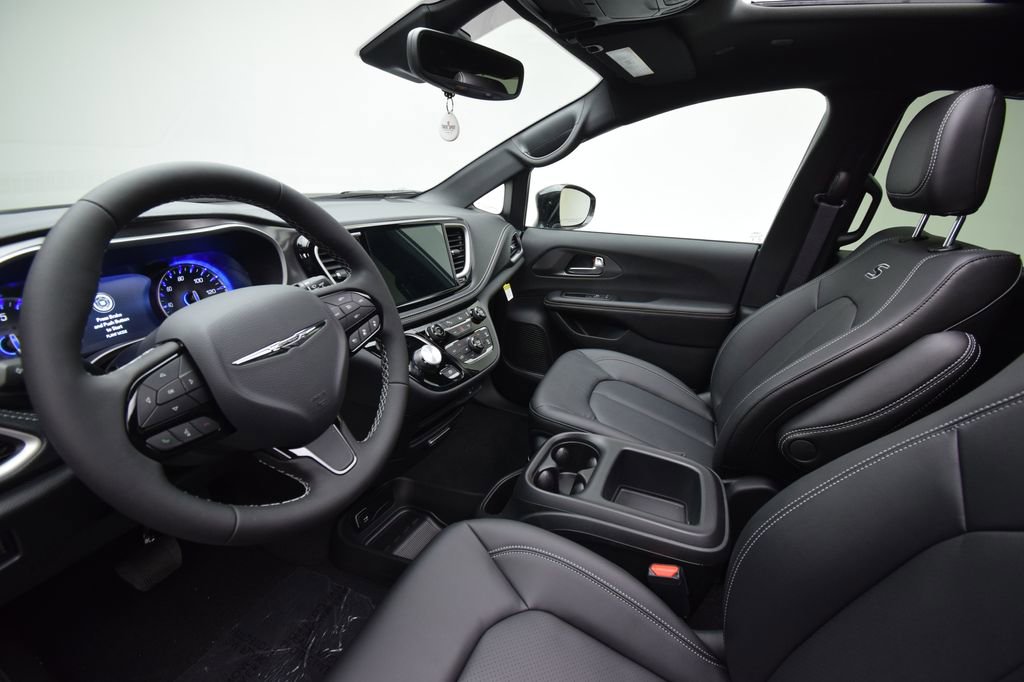New 2026 Chrysler Pacifica Select w/ S Appearance Package FWD image 31